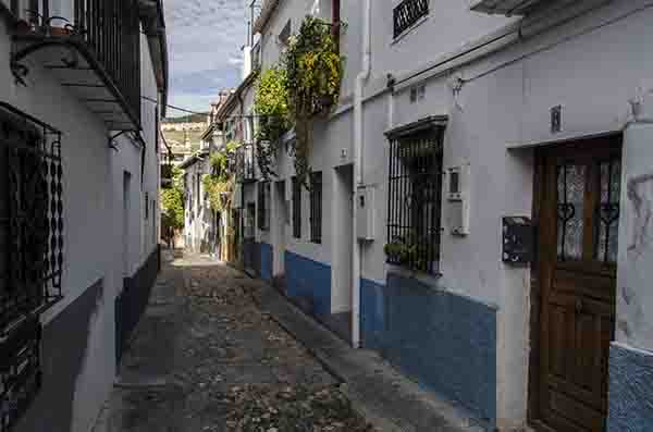 Granada 186 - barrio del Albayzin - calle Charca.jpg